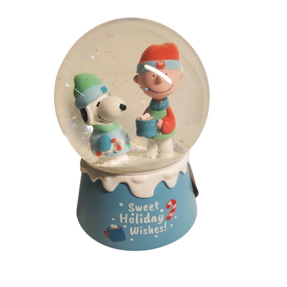 Peanuts Gang - Snoopy and Charlie Brown Musical Snowglobe. 6"